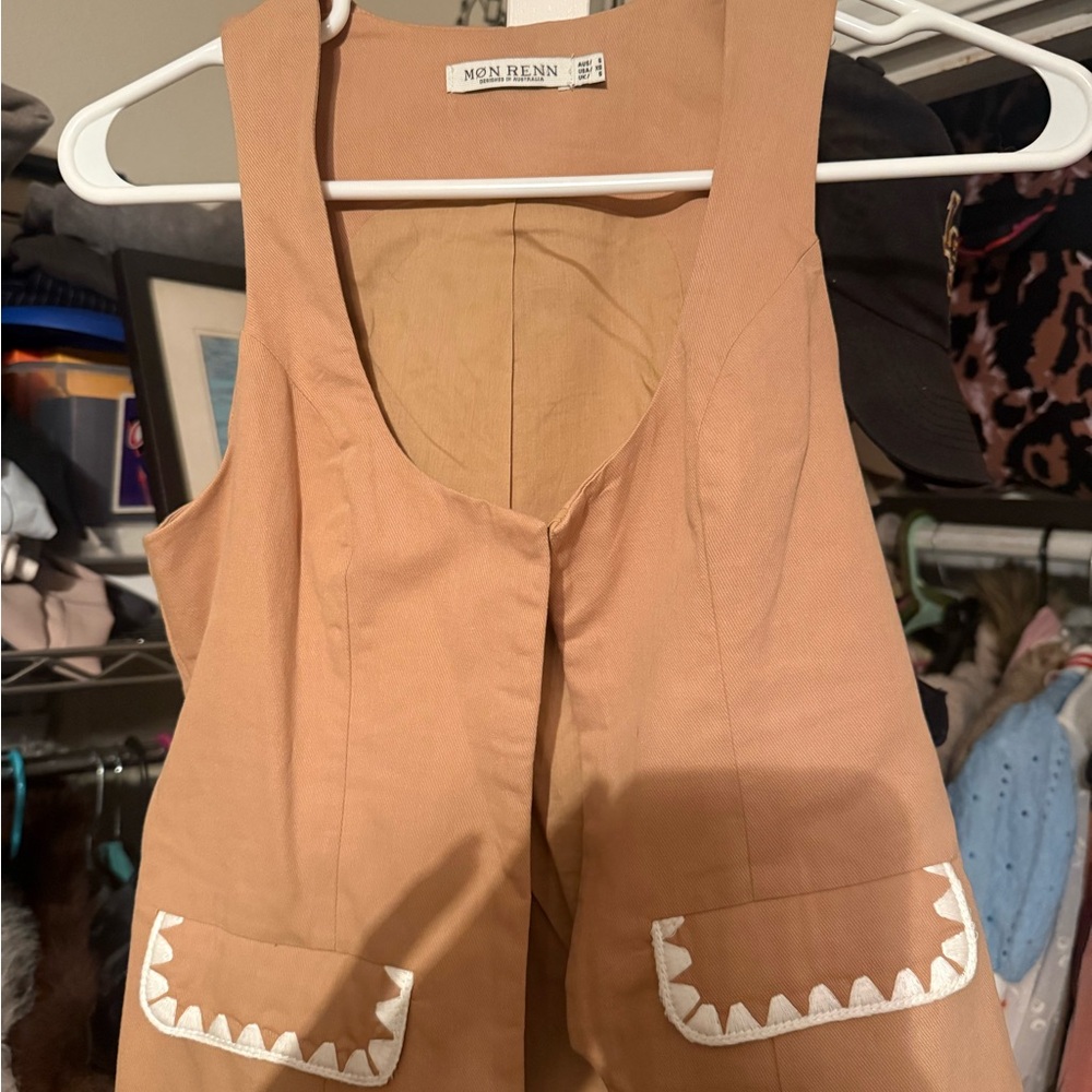 Mon Renn Peach Sleeveless Blouse with White Trim